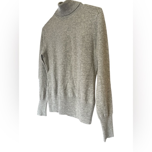 Neiman Marcus Turtle Neck Sweater 100% Cashmere-Size M - Picture 2 of 4